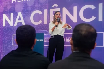 Cientista Tatiana Sampaio é homenageada pela FAPERJ no Palácio Guanabara