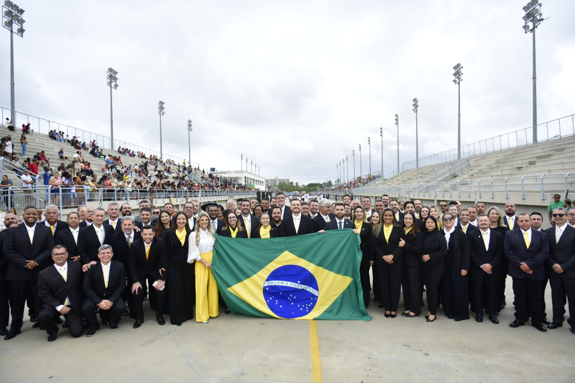 Desfile Cívico-Militar em Campos celebra Independência e alerta sobre clima