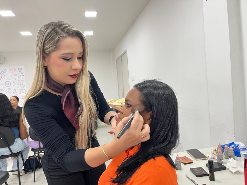 Presidente Kennedy oferece curso gratuito de maquiagem com inscrições abertas