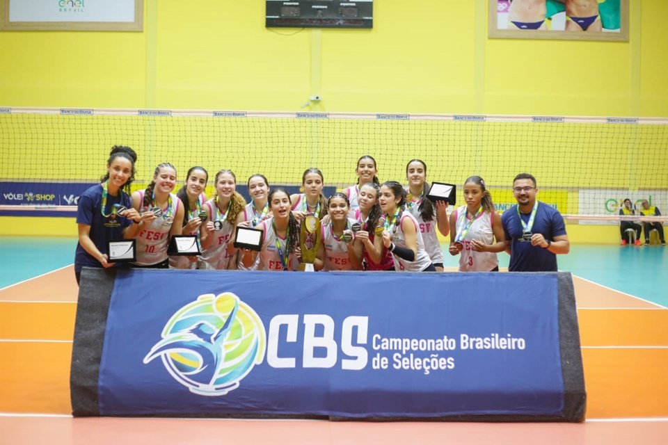 Seleção feminina de vôlei do Espírito Santo conquista título inédito e avança
