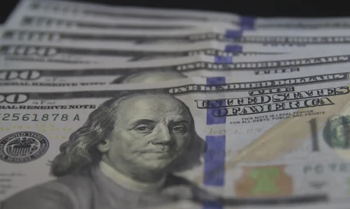 Dólar encerra dia abaixo de R$ 5,40 após 11 dias de alta