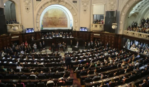 Governador do Rio anuncia veto a gratificações excessivas da Alerj