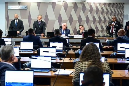 CCJ do Senado aprova proposta que extingue escala 6x1