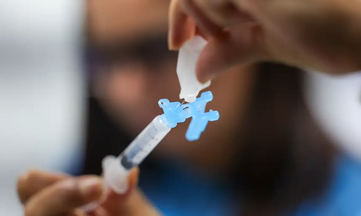 Distribuição da vacina contra bronquiolite tem início no Estado