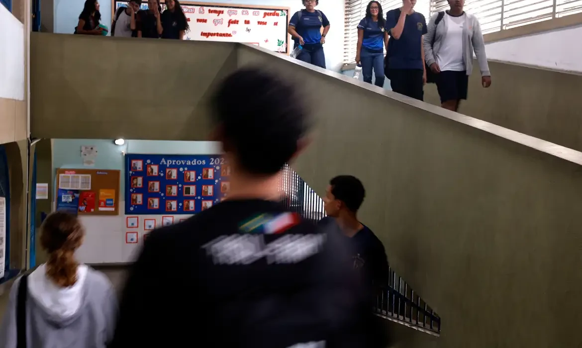 Estado cria 200 mil novas vagas nas escolas para o ano letivo de 2026