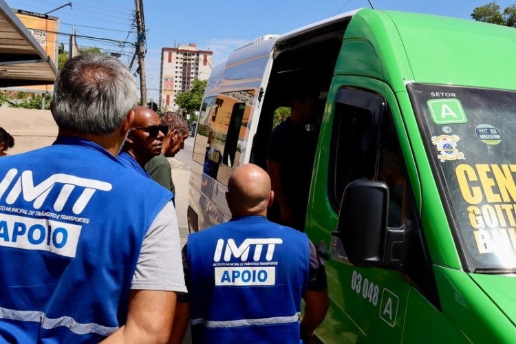 IMTT intensifica fiscalização em vans de transporte em Campos