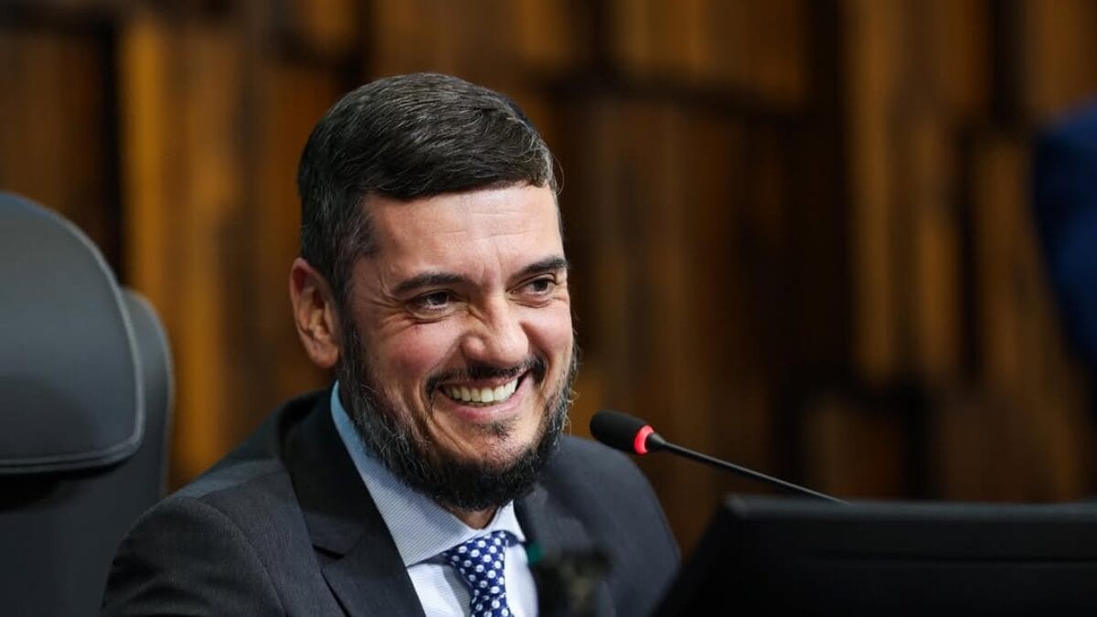 Moraes manda soltar Rodrigo Bacellar e impõe uso de tornozeleiraura-alerj.htm?cmpid=copiaecola