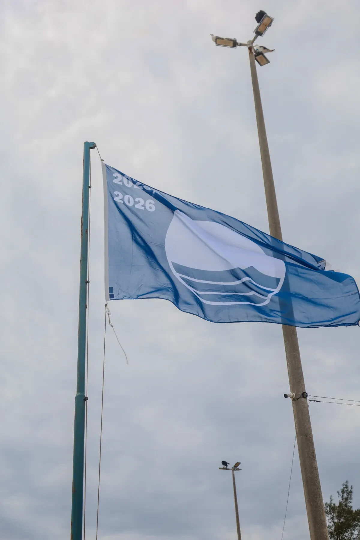 Peró dá início à temporada 2025/2026 com hasteamento da Bandeira Azul em Cabo Frio