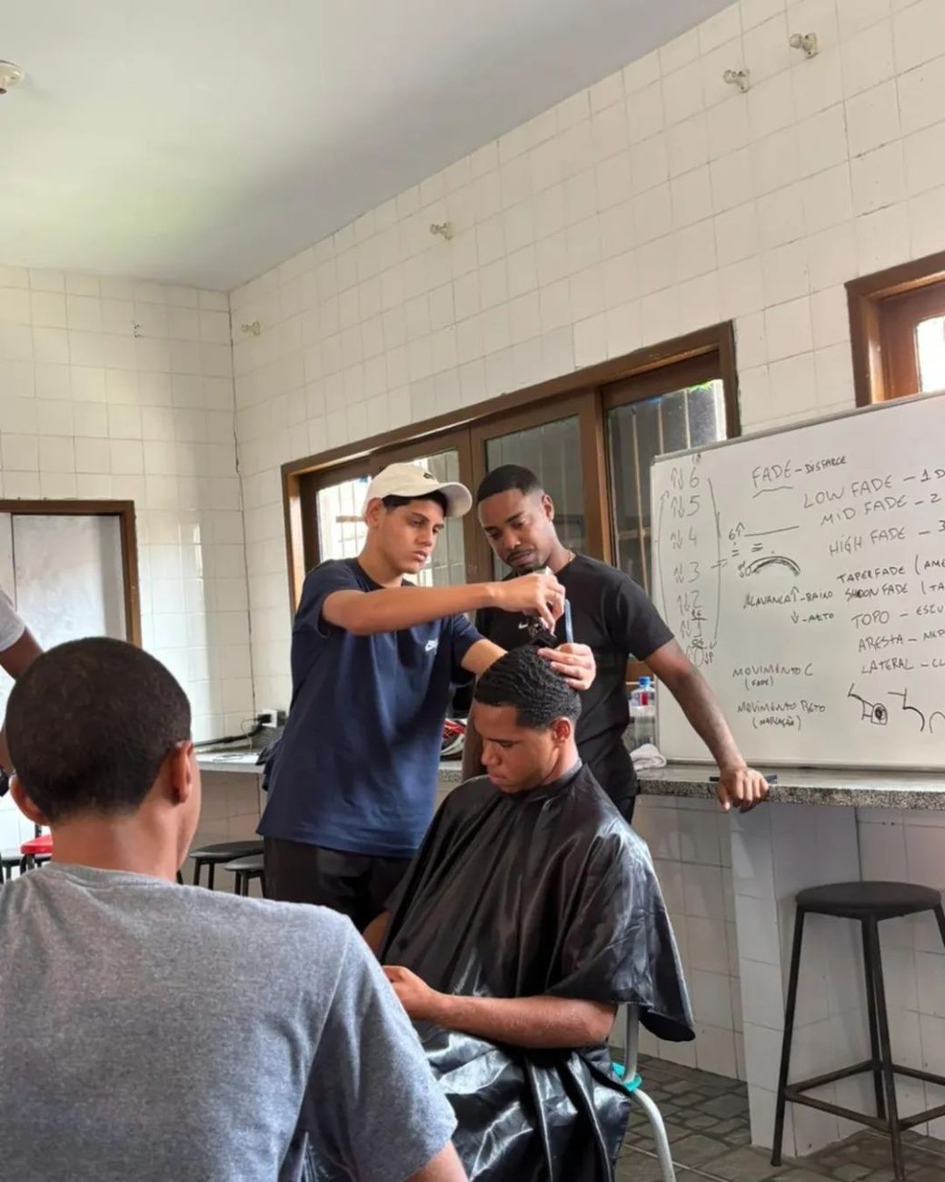 Arraial do Cabo abre vagas para oficina gratuita de barbeiro para jovens