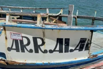 Cabo Frio intensifica fiscalização para retirar embarcações abandonadas