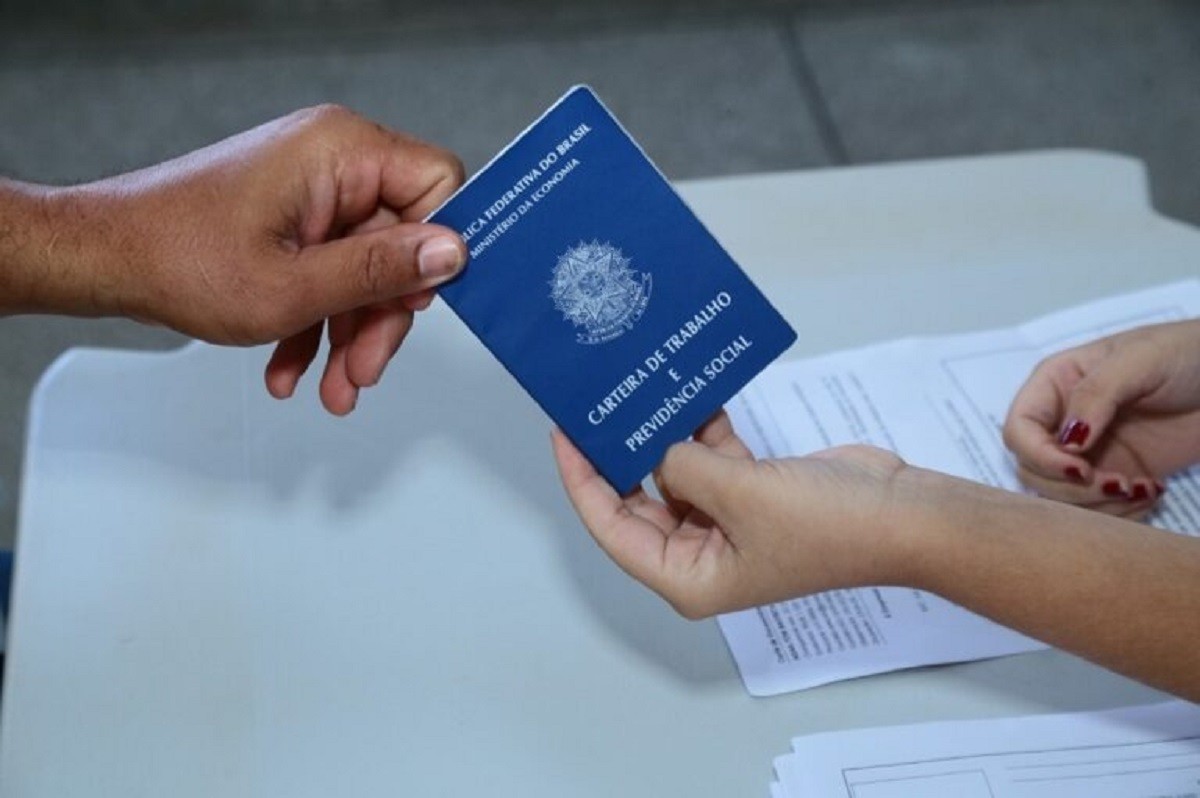 Balcões de emprego reúnem mais de 1,8 mil vagas no interior fluminense
