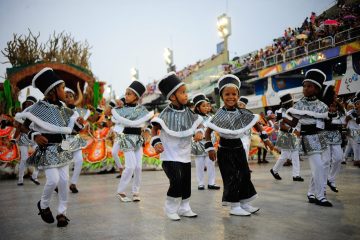 Escolas de samba mirins desfilam na Marquês de Sapucaí