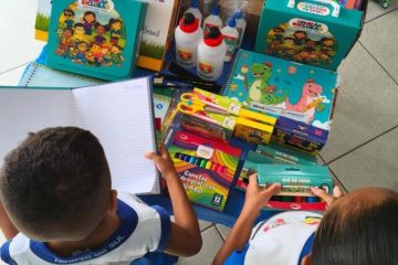 Mimoso do Sul: 2.500 estudantes da rede pública recebem mochilas e kit escolar