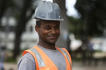 Novo salário mínimo de R$ 1.621 passa a ser pago nesta semana