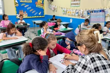 Quissamã e Nova Friburgo recebem selo ouro do MEC