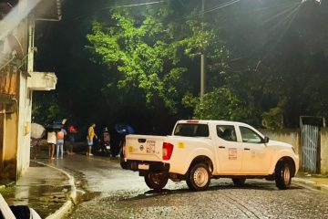 Rio São Pedro transborda após temporal atingir serra de Macaé