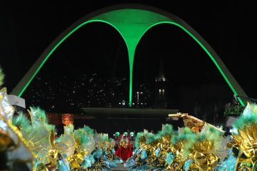 Saiba o que pode e o que não pode levar para o Sambódromo