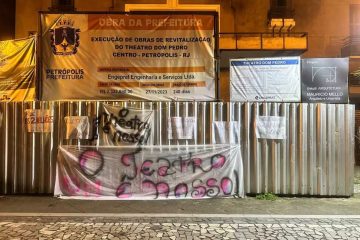 Artistas e moradores de Petrópolis pedem reabertura do Theatro Dom Pedro