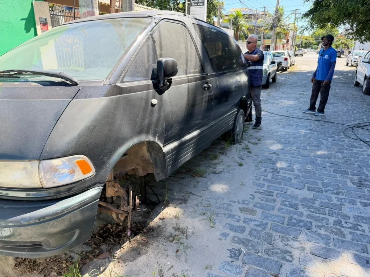 Cabo Frio notifica 30 veículos abandonados em operação no São Cristóvão