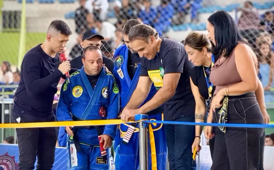 Competição de jiu-jitsu reúne mais de 700 crianças em Teresópolis