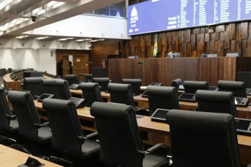 Crise política trava Alerj e decisão do TRE abre disputa