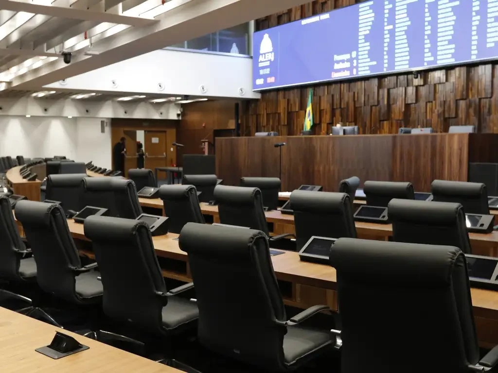 Crise política trava Alerj e decisão do TRE abre disputa
