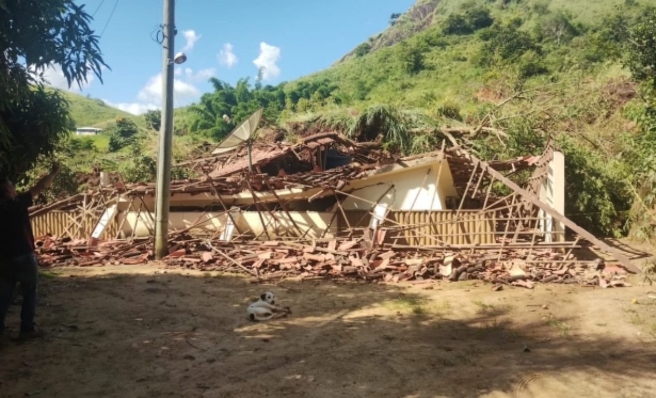 Deslizamento em Natividade isola distritos e causa destruição em casas