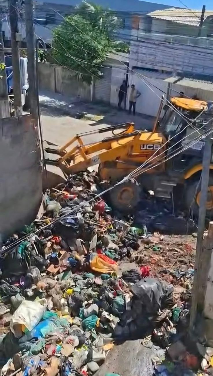 Força-tarefa retira toneladas de lixo de casa em Cabo Frio