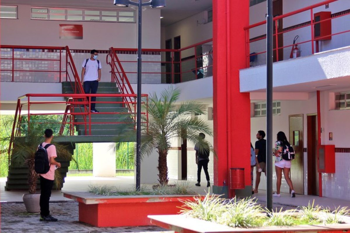 IFF tem 233 vagas para cursos gratuitos de idiomas em Campos e Maricá