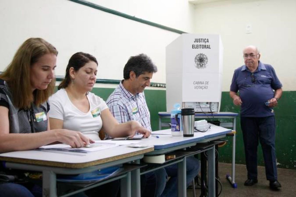 Justiça Eleitoral convoca voluntários para atuar como mesários