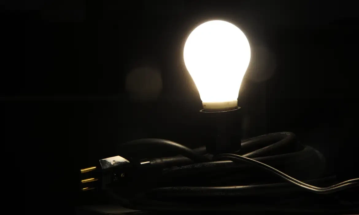 Operação identifica 261 furtos e fraudes de energia elétrica em Araruama