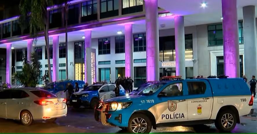 PMs suspeitos de fazer segurança de bicheiro carioca são alvos do MPRJ