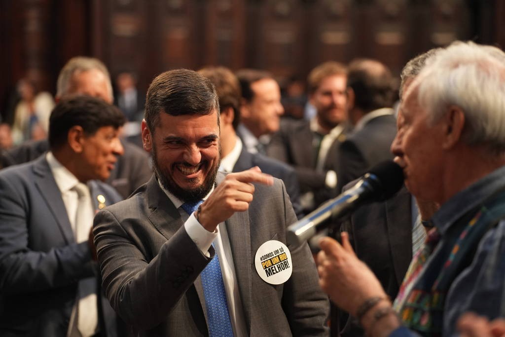TSE manda cassar Rodrigo Bacellar e amplia crise política no Rio