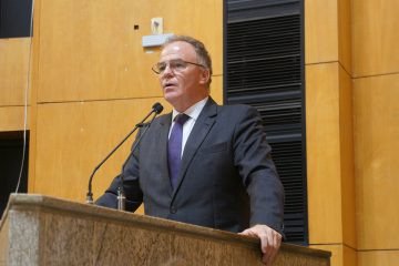 Renato Casagrande deixa governo do ES e abre sucessão no Estado agora