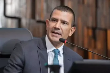 Alerj Elege E Empossa Douglas Ruas Como Novo Presidente