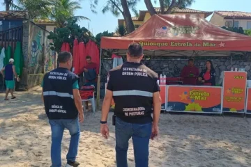Fiscalização organiza comércio na Praia de Geribá em Búzios