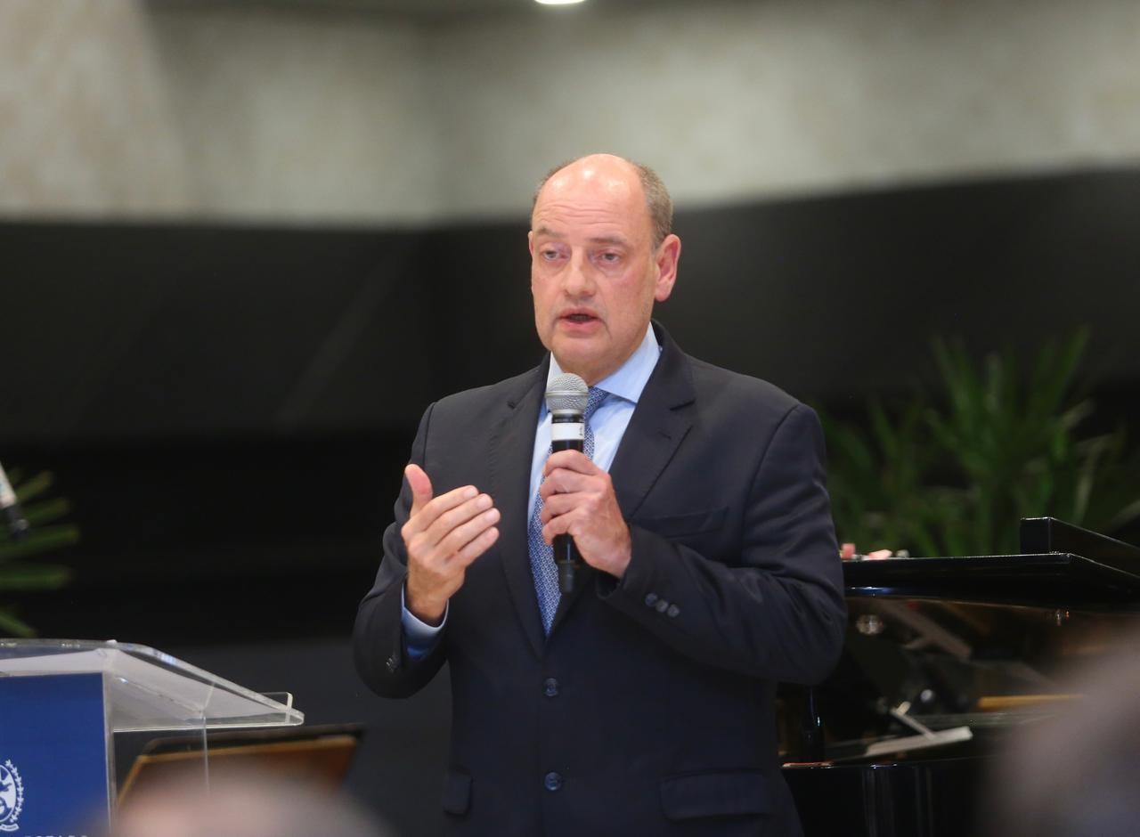 Governador do Rio planeja fazer 1,6 mil exonerações e economizar R$ 10 milhões