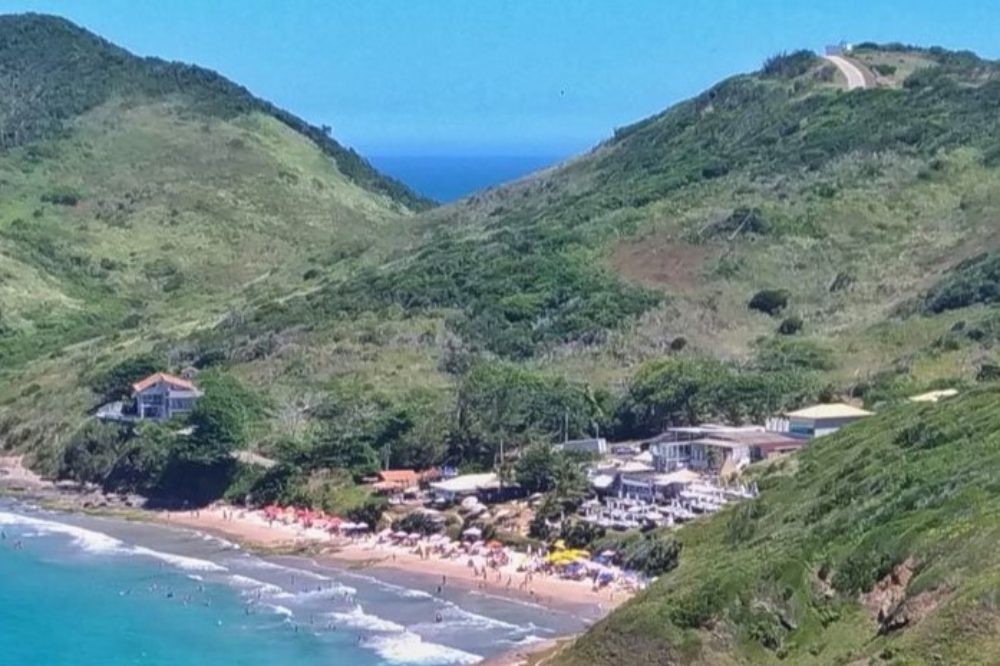 Justiça determina retirada de ocupação irregular na Praia Brava Búzios