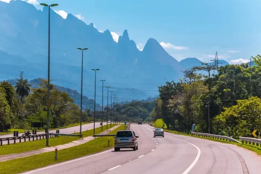 Mais de 300 mil veículos devem passar pela BR-101 no ES durante o feriado
