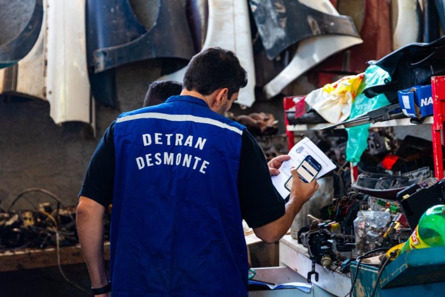 Operação interdita ferros-velhos irregulares em Três Rios
