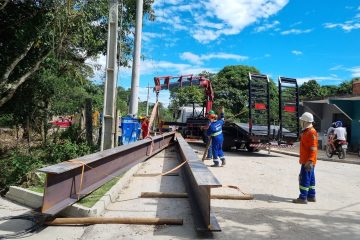 Prefeitura de Macaé inicia instalação da nova ponte na Cabeceira do Sana