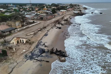 Prefeitura define empresa para estudo da erosão costeira em SJB