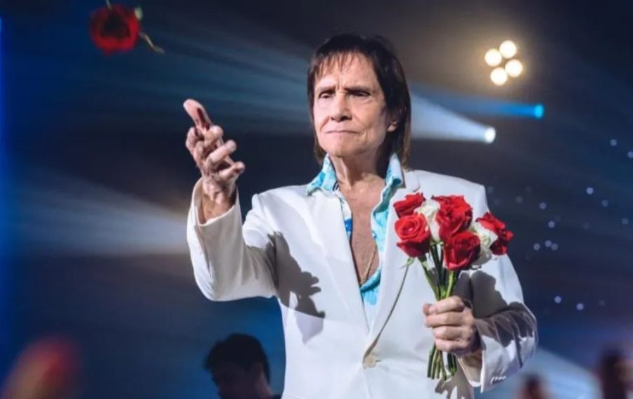 Roberto Carlos completa 85 em cidade natal, anuncia nova turnê e cinebiografia