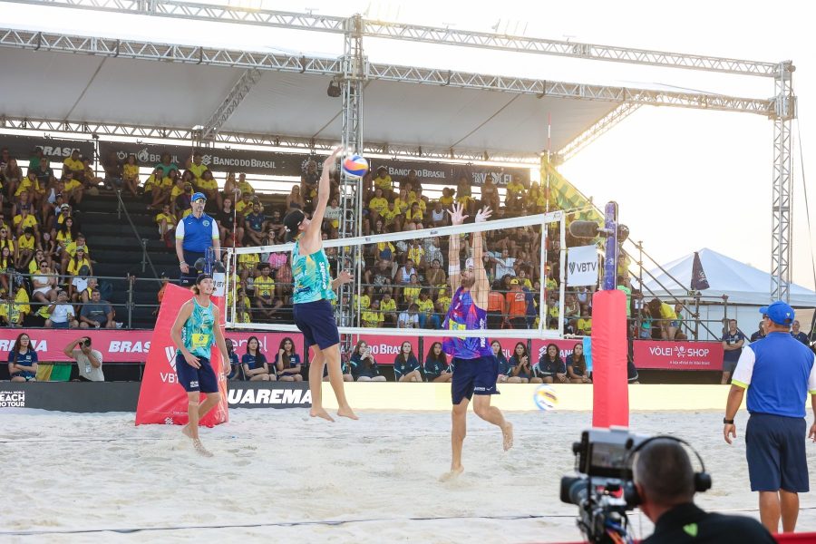 Saquarema reúne elite do vôlei de praia e movimenta cidade com competições