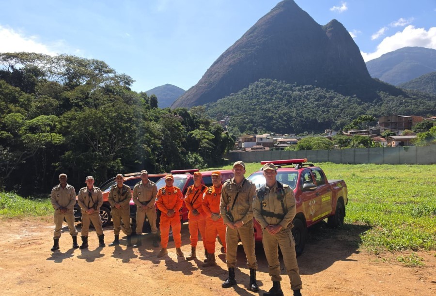 Serra dos Órgãos em chamas destrói área equivalente a 330 campos em poucos dias