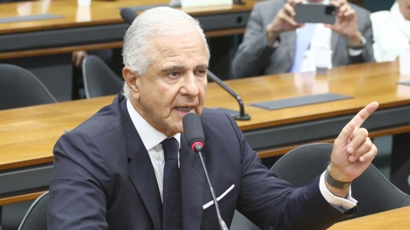 Congressistas reage ao fim da taxa das blusinhas e pede proteção nacional