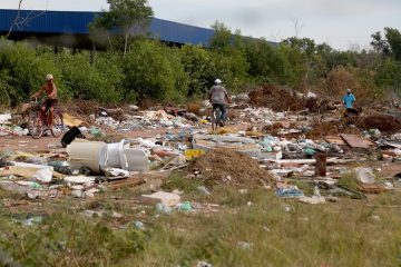 Descarte irregular de lixo segue recorrente em Campos