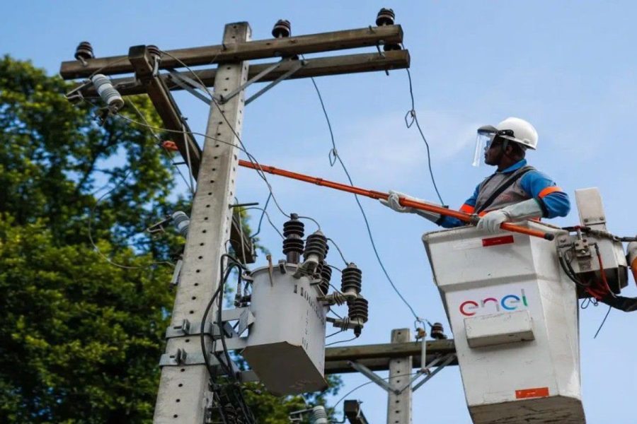 Enel abre mais de 500 vagas para eletricistas no RJ