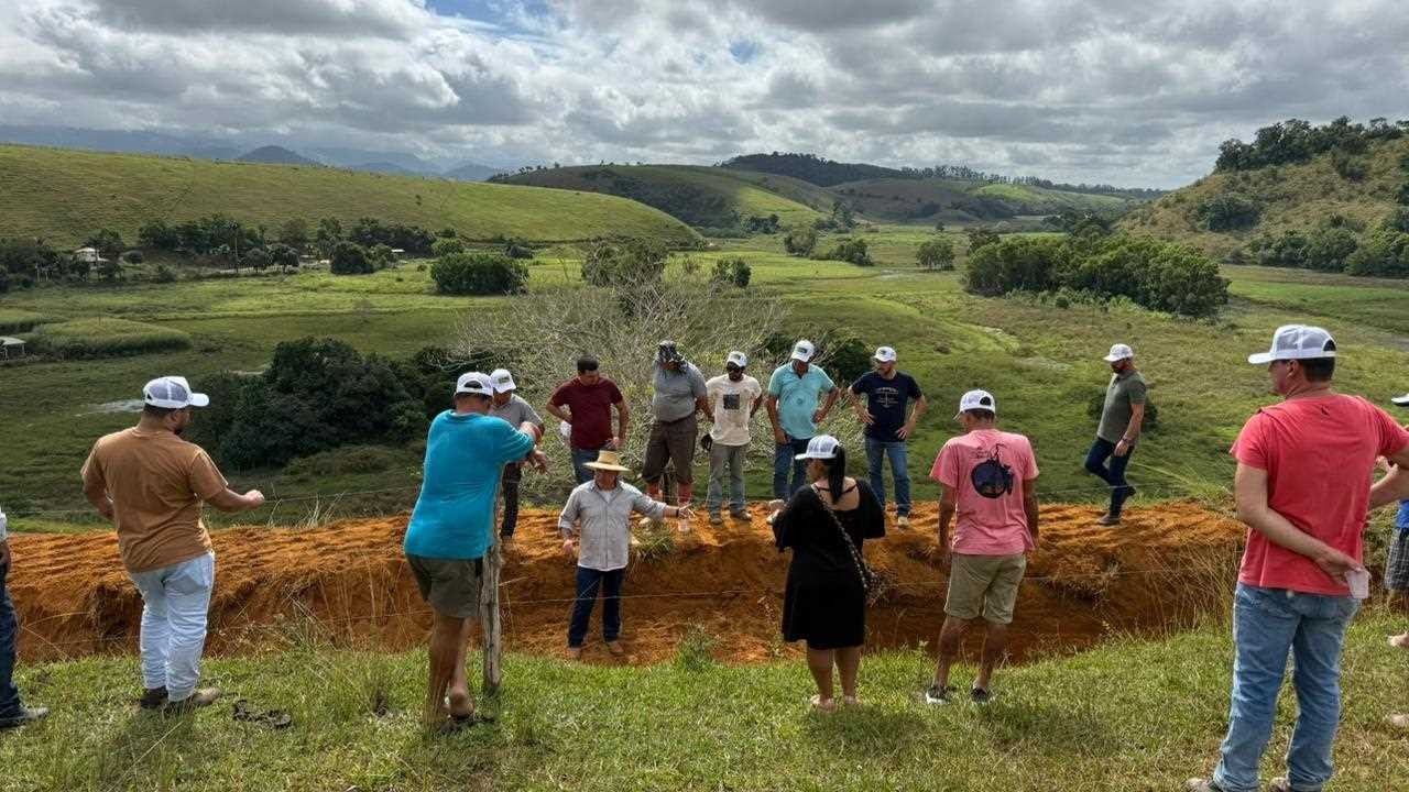 Itapemirim cria barraginhas para armazenar chuva e proteger lavouras