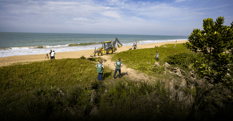 Macaé inicia nova etapa de recuperação da restinga na Praia do Pecado